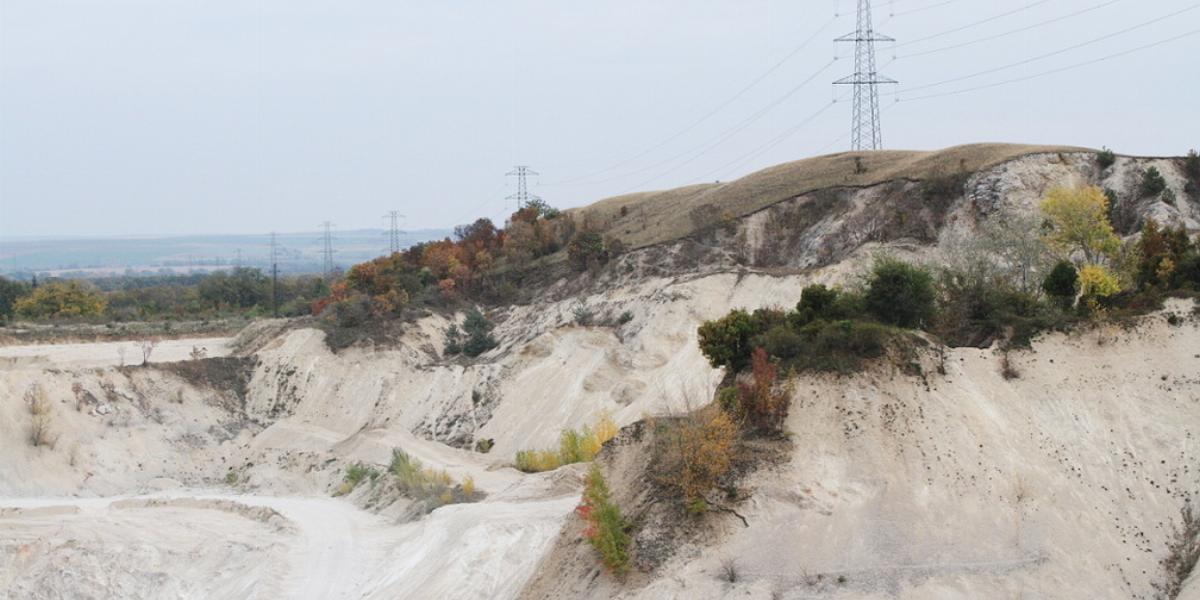Elhordott hegy: aktív bánya a Vértesben (képünk illusztráció).