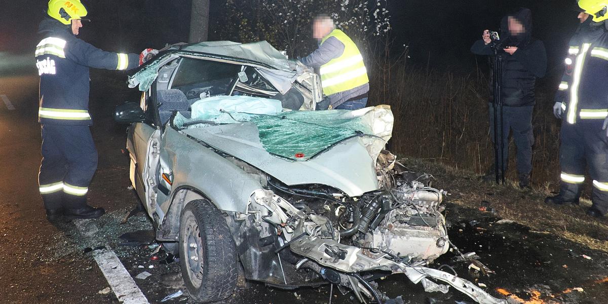Az összeroncsolódott személyautó november 10-én 