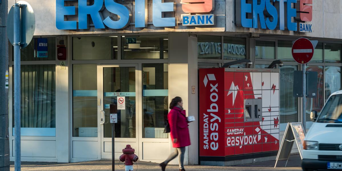 A kormány nem engedi a bankokat: velük fizetteti a költségvetés megugró kiadásait