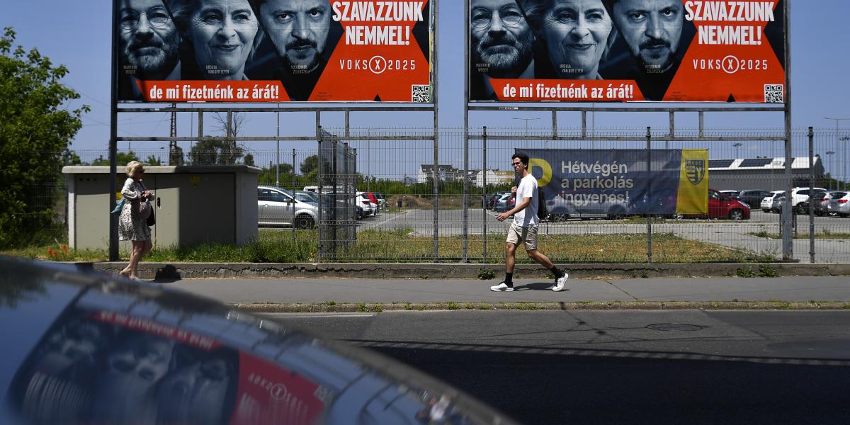 A magyar
kormány
ukránellenes
kampányának,
a Voks2025-nek
a plakátjai.
Orbán Viktor és
kabinetje nemzedékeken
áthúzódó
gyűlöletet épít
ki a magyar és az
ukrán nép között