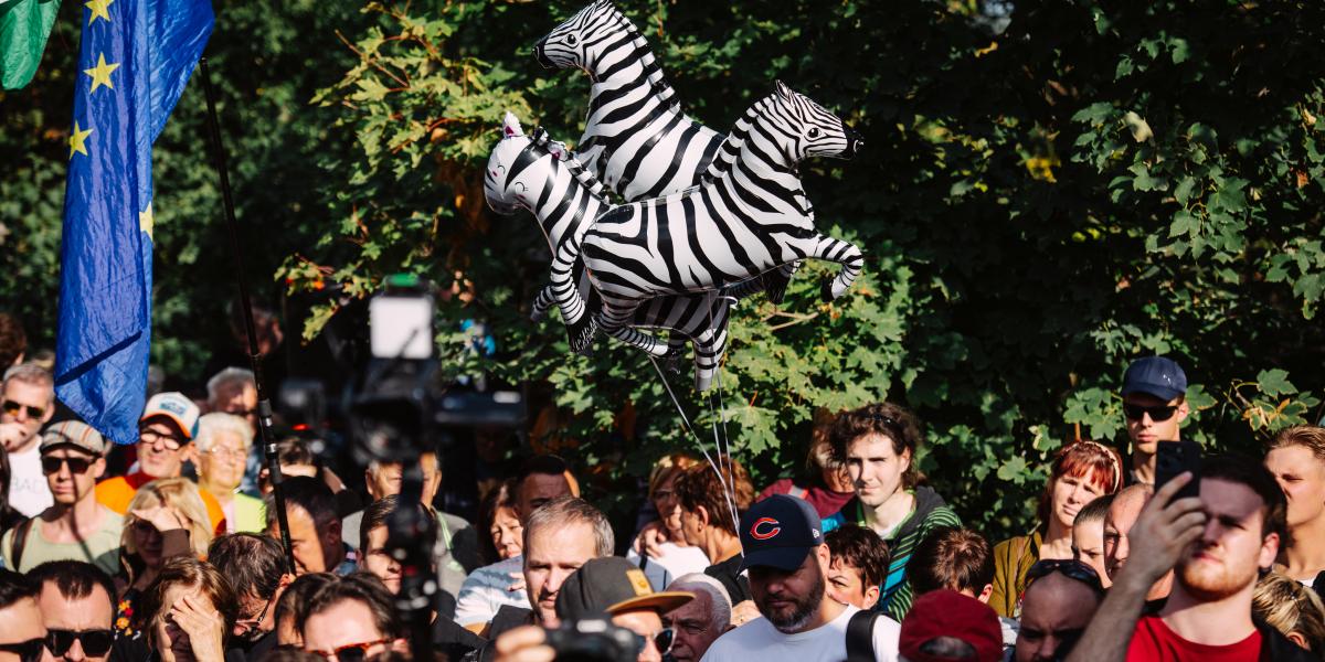 Demonstráció a hatvanpusztai majorság előtt szeptember 27-én 