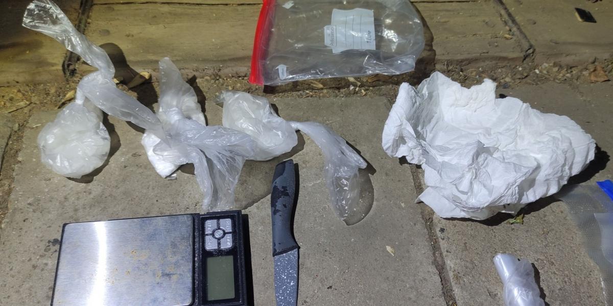 Ezek a pakkok egy barber shopból kerültek elő 2023-ban. 