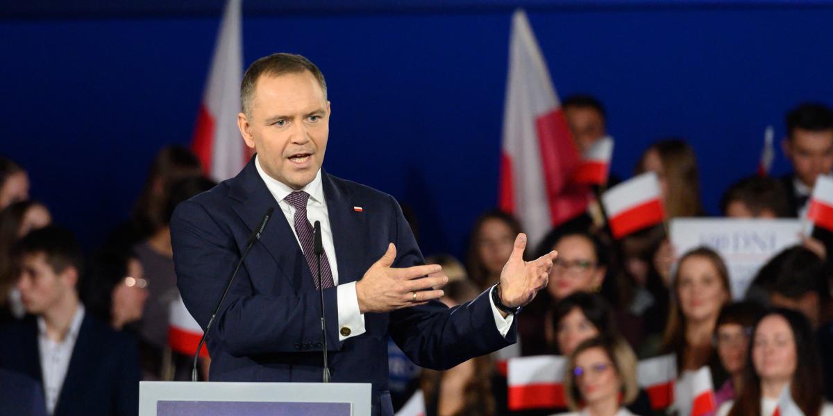 Múltjának feltárásával egészen más kép alakult ki Karol Nawrockiról, mint amit ő és mentorai szerettek volna