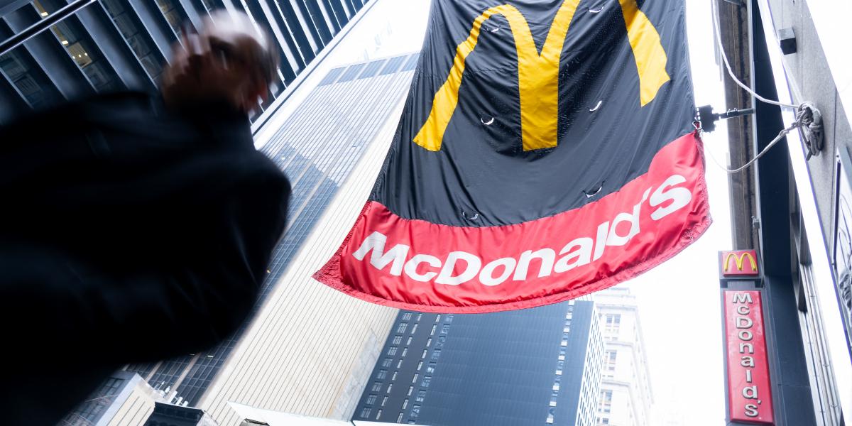 „McDonald’s-globalizmus” – az egész emberiség hamburgert eszik