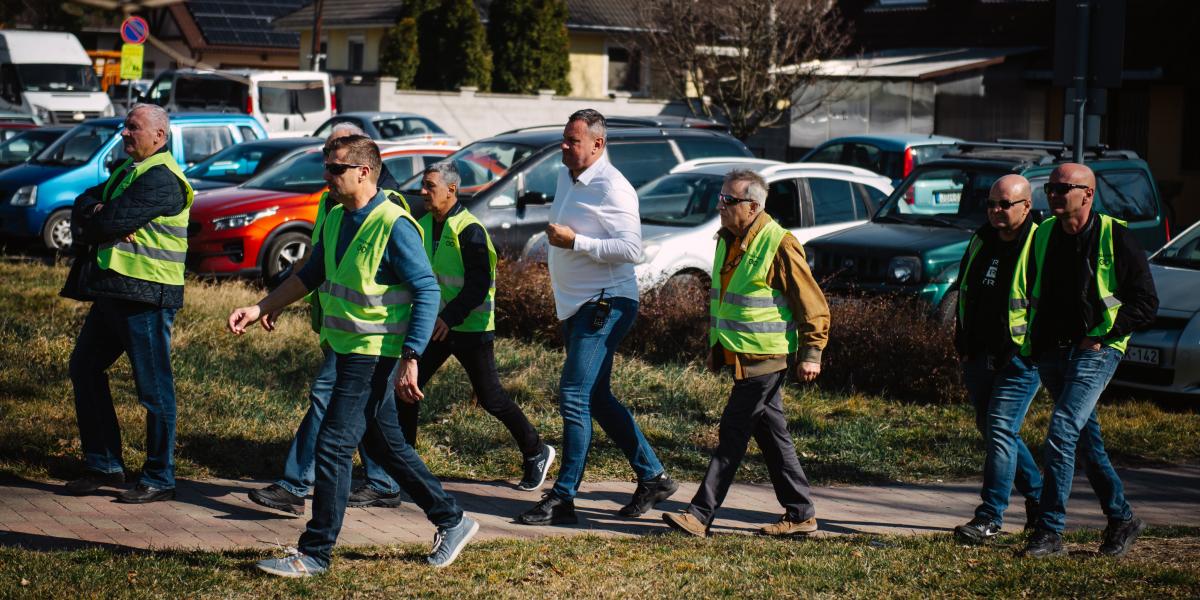 Zelcsényi Miklós március 7-én Ácson, Magyar Péter országjáró körútján 
