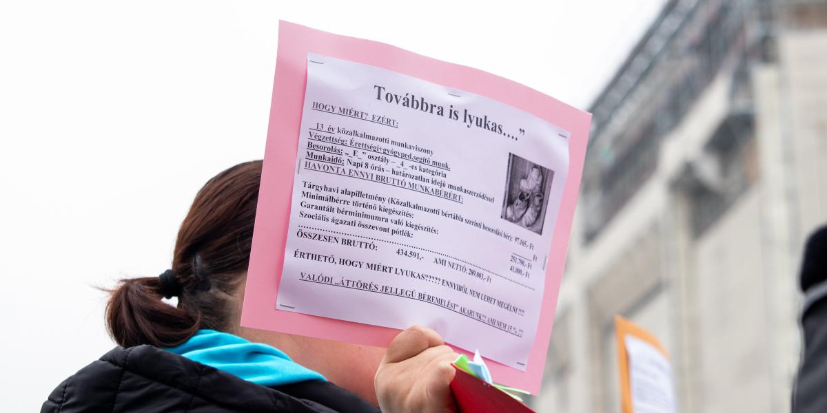 MKKSZ utcafórum a Kossuth téren 2025. november 12-én.