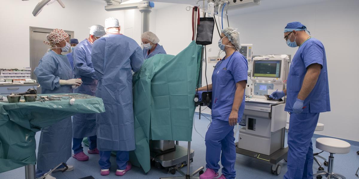 Műtét egy magánkórházban.