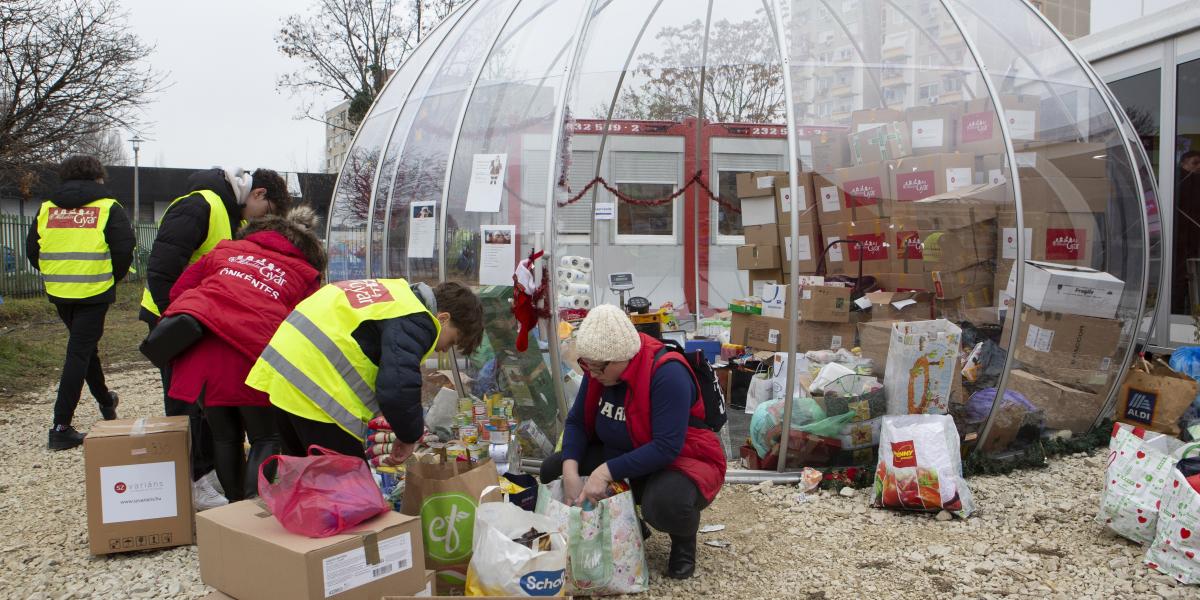 Manapság a cégek kiválasztanak egy civil szervezetet, hogy azt támogassák