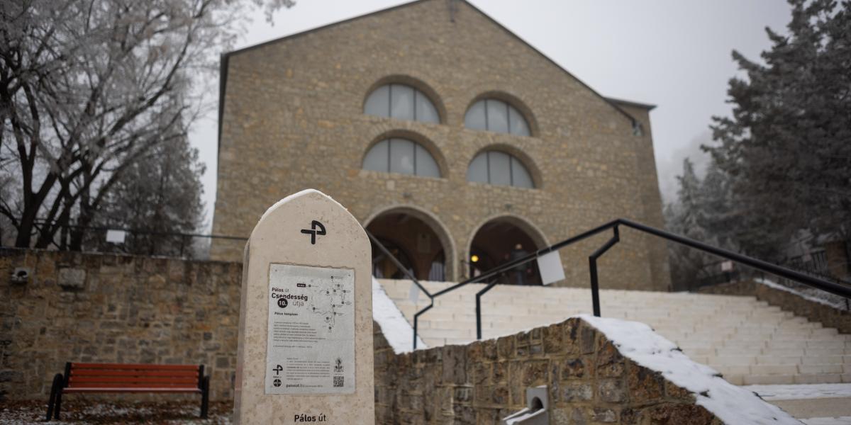 A pécsi Pálosok templomába járó hívők megosztottak a lombikprogram kérdésében