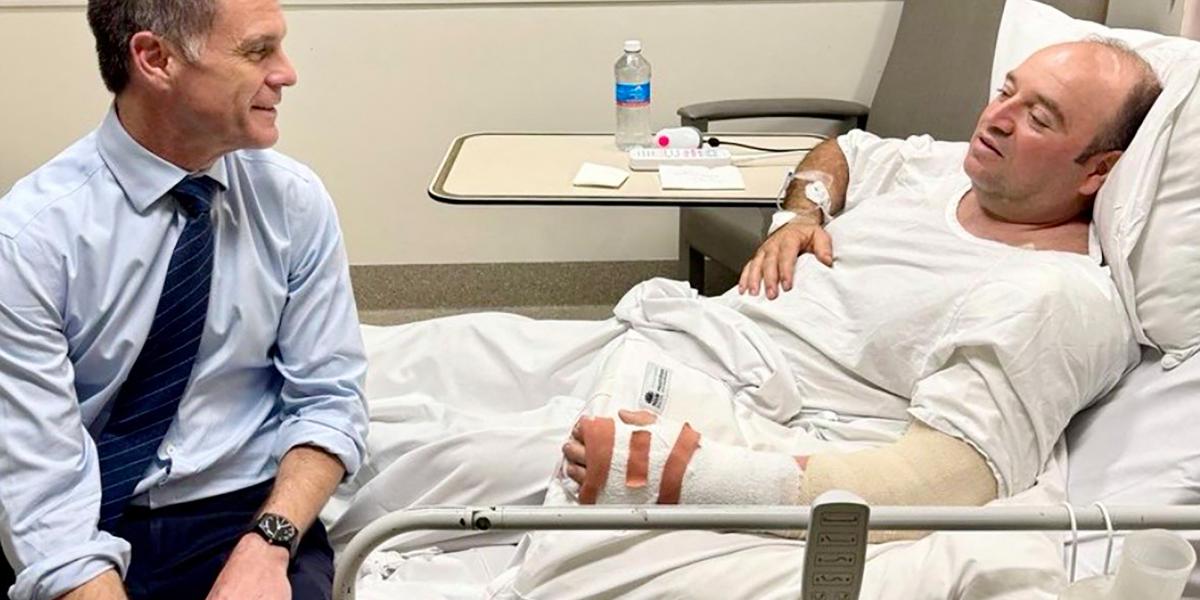 Ahmed al-Ahmedet a kórházban Chris Minns új-dél-walesi miniszterelnök is