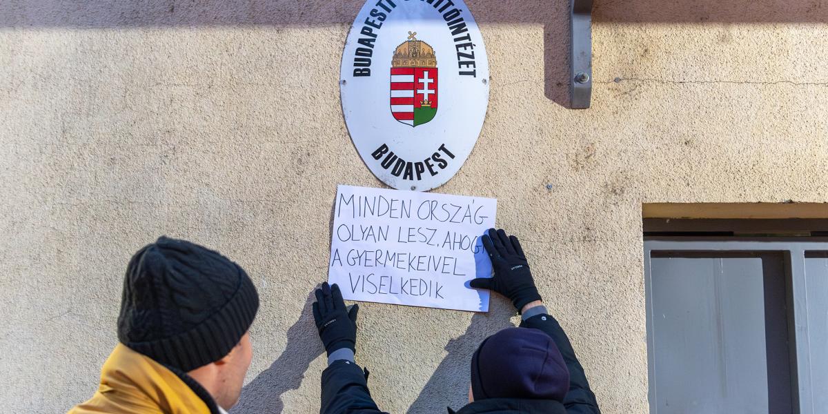 Vasárnap több ezren tiltakoztak az erőszak ellen a javítóintézetnél 