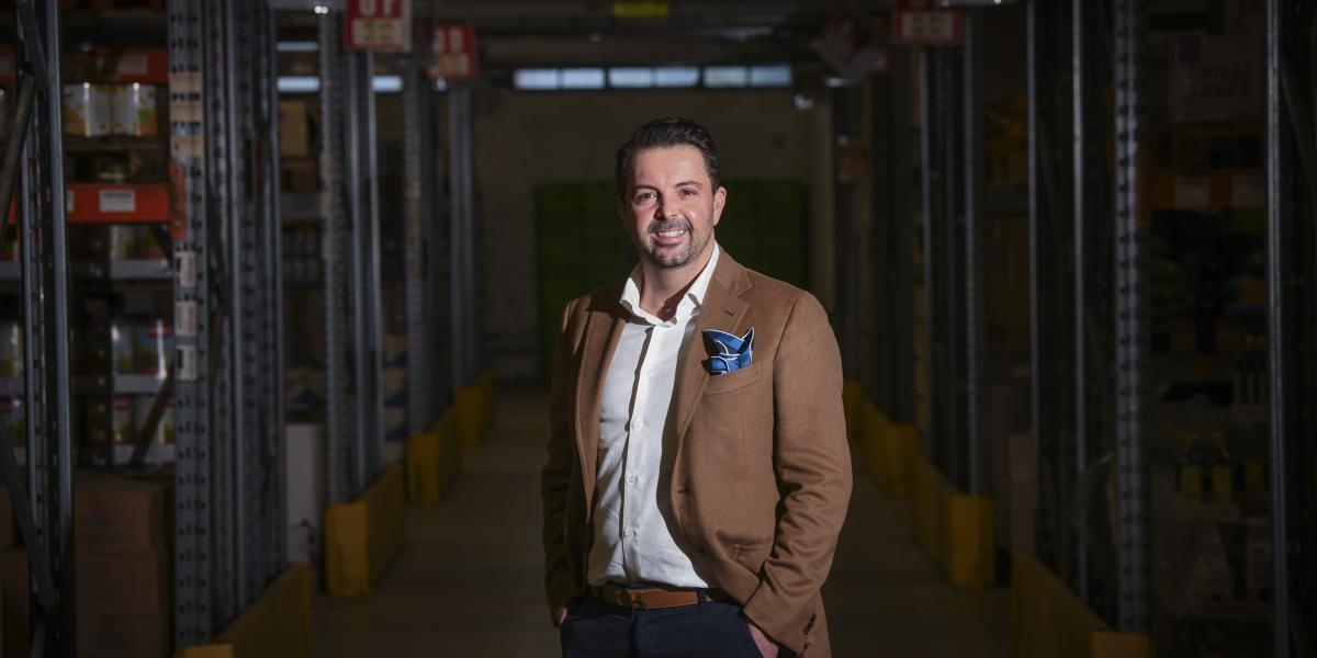 Magyarországon sokszor nem azért magasak az árak, mert túl nagy a kereslet. Itt az a probléma, hogy kevesebb emberen szeretnék sokan megkeresni ugyanazt a pénzt, amit máshol sokkal nagyobb forgalomból lehet