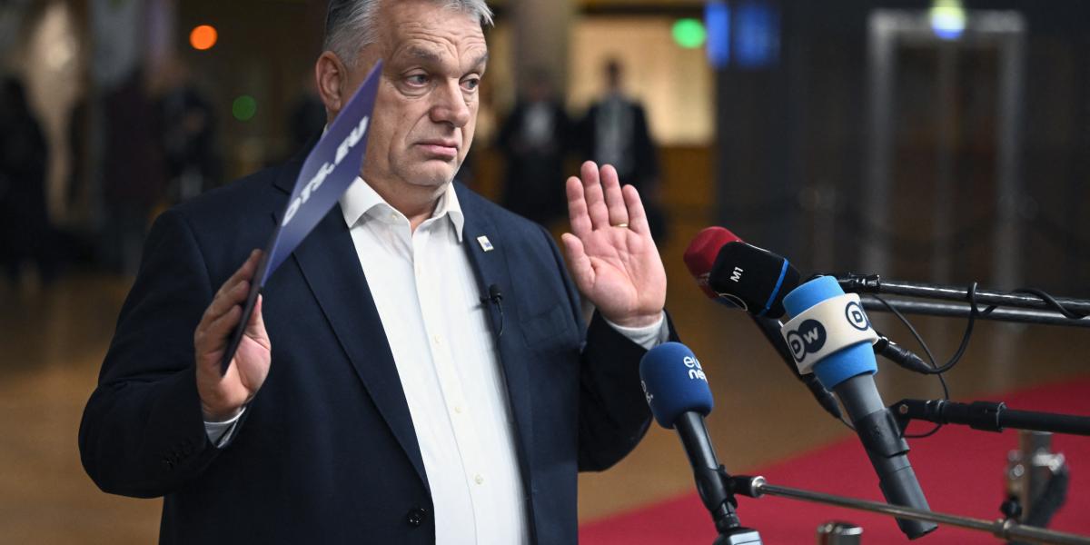 Orbán a szerinte jól fejlett mellizmait is megemlítette a sajtótájékoztatón