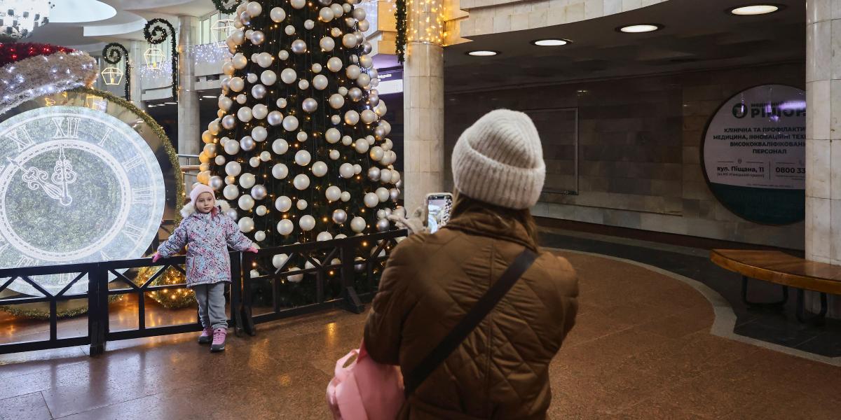 A háború miatt nem áll le az élet, de megbénul néha