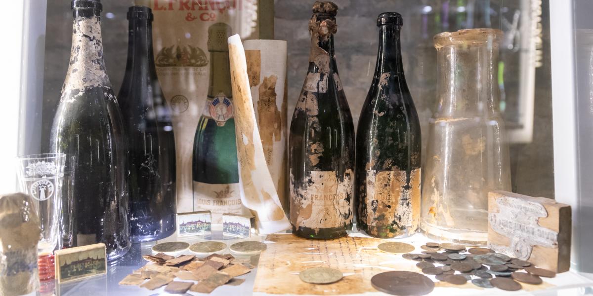 Pezsgős palackok a Törley pincészetben