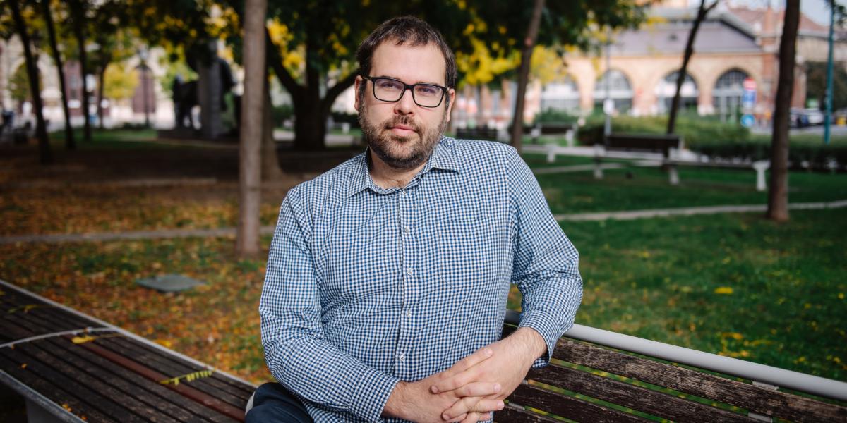 Szalai Máté szerint jelenleg nem látszik olyan vezető vagy csoport Iránban, amelyik kellő legitimitással rendelkezne ahhoz, hogy átvegye a hatalmat. Ezért annak van nagyobb esélye, hogy a tüntetések nem fogják rövid távon megdönteni a rendszert, viszont t