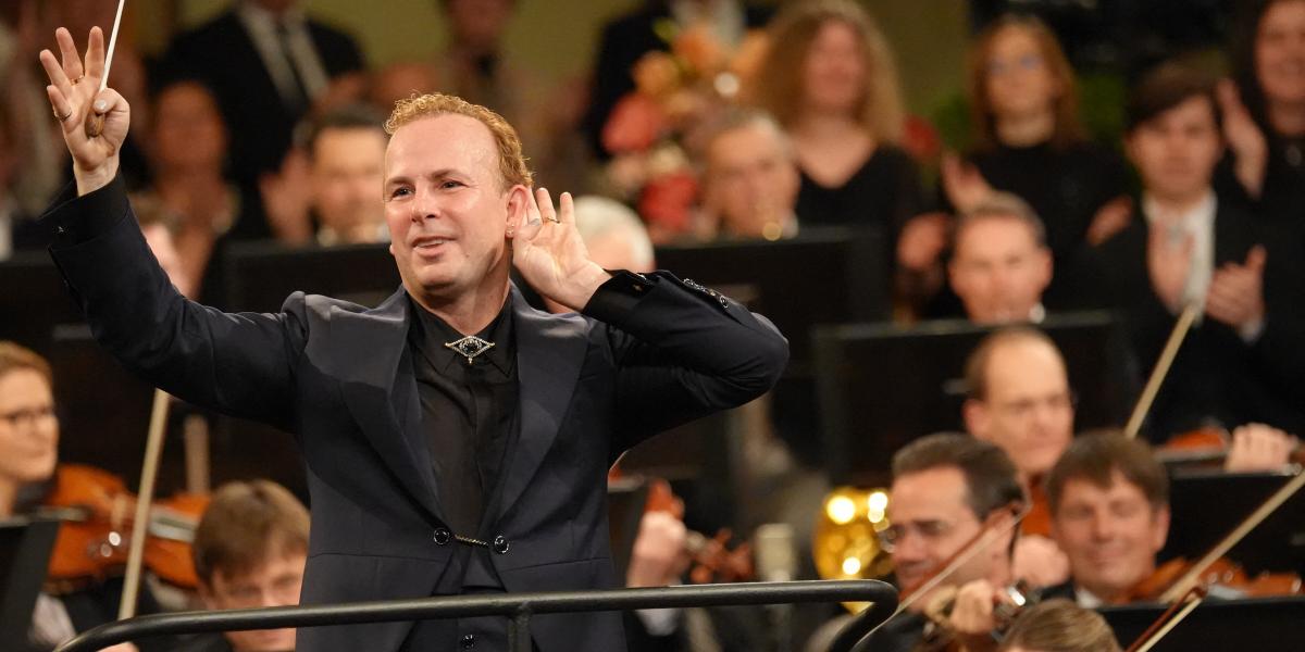 Önfeledt boldogság – a Bécsi Filharmonikusok újévi koncertjét a vállaltan homoszexuális karmester, Yannick Nézet-Séguin vezényelte