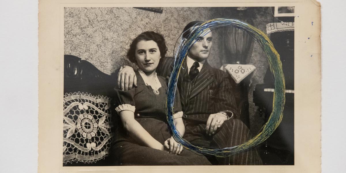 Hugo Séverine fotókra rajzolt köreit a „Szaturnusz gyűrűihez” hasonlítja