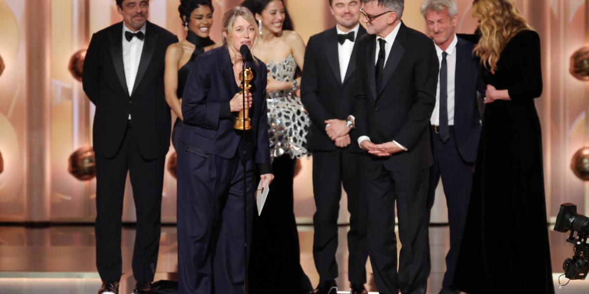 Az Egyik csata a másik után szereplőgárdája a színpadon