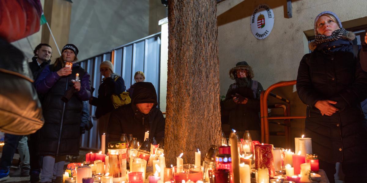 Több ezren tüntettek tavaly decemberben a Szőlő utcai intézménynél