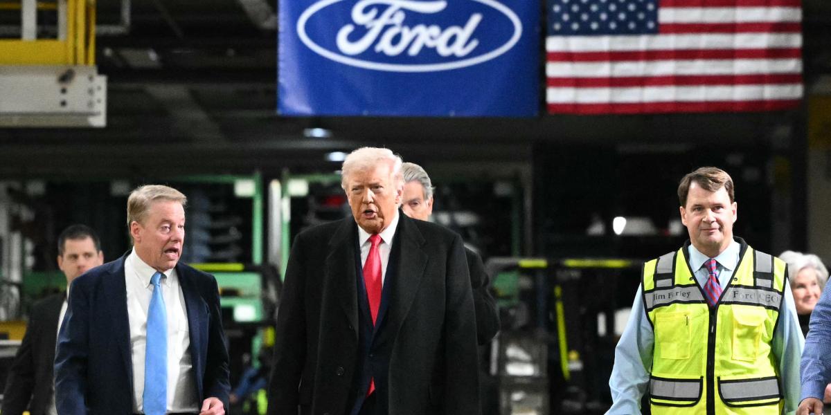 Donald Trump a Ford gyárlátogatáson. január 13-án.