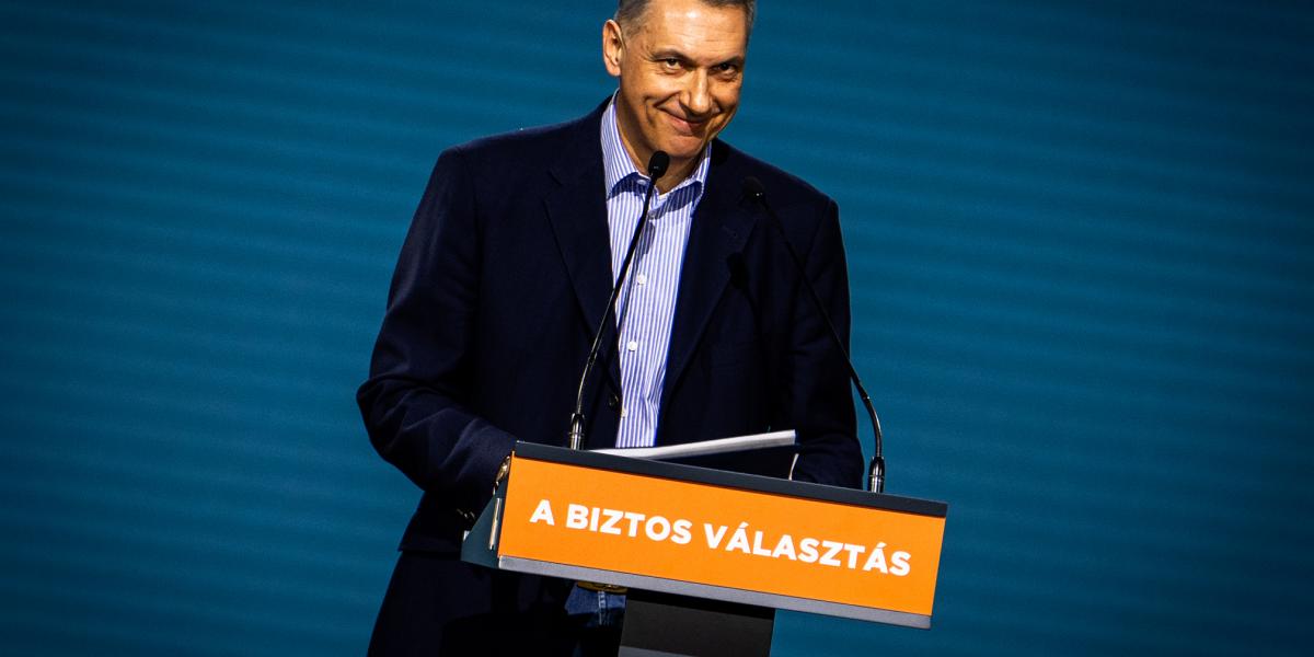 Lázár János saját bevallása szerint néha mond olyat is, amit a Fidesz kampányfőnöke nem