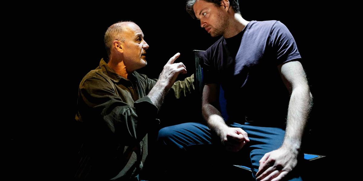 Seress Zoltán és Szántó Balázs bravúrosan és óriási alázattal oldja meg a sok szempontból szinte megoldhatatlannak tűnő feladatot