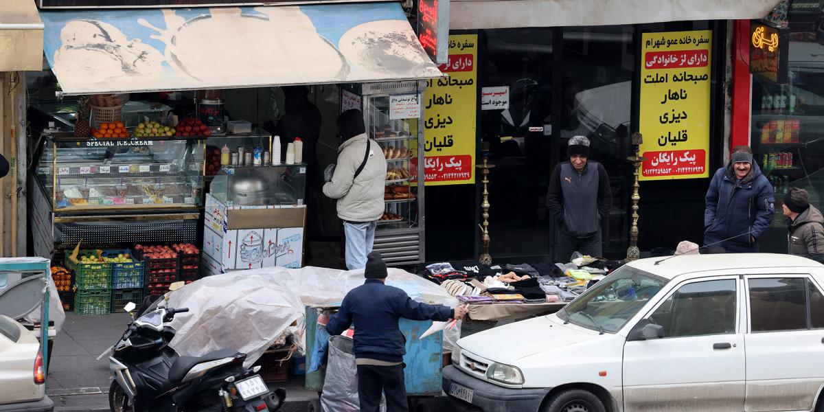 Teheráni utcakép január 14-én. Nagyon kevés olyan felvétel, videó van, amelynek az eredetisége ellenőrizhető, mivel az állam cenzúrázza az internetet
