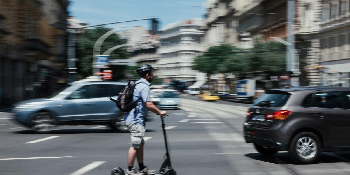 Baleset esetén a robogókra vonatkozó szabályok alapján dönthet a biztosító