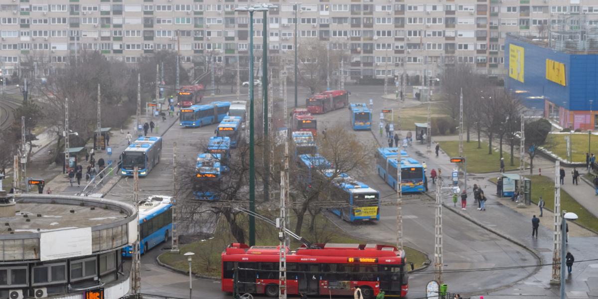 A buszpályaudvar – amit egy szakrendelőért cserébe kér Balázs Attila