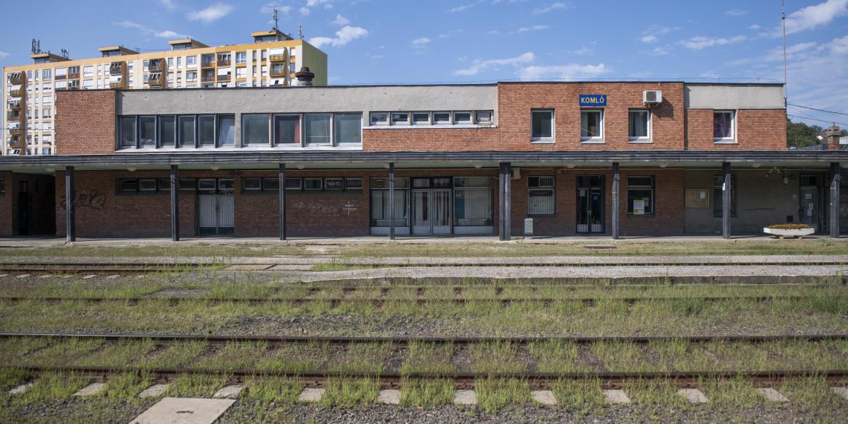 Vasútállomás Komlón.