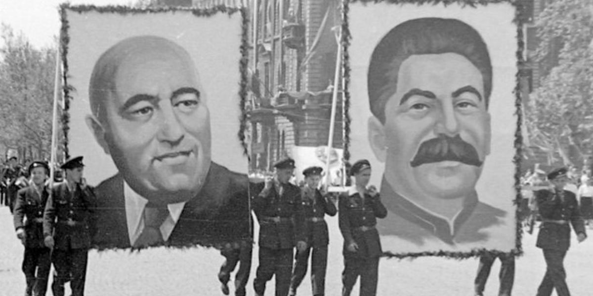 Szvák Gyula új kötetében nagyon nem szimpatizál az agresszív emberekkel. Kik ők? Szegény Sztálin generalisszimusz és különösen szegény Rákosi Mátyás