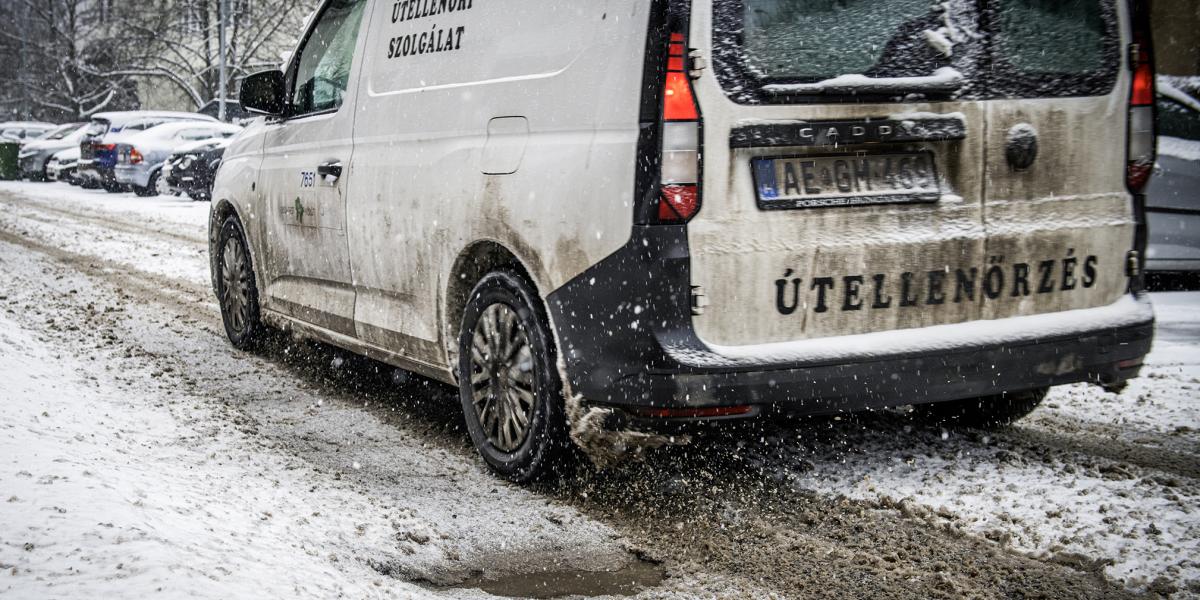 Budapest agyonfoltozott útjai már a hó előtt is okoztak problémát az autósoknak