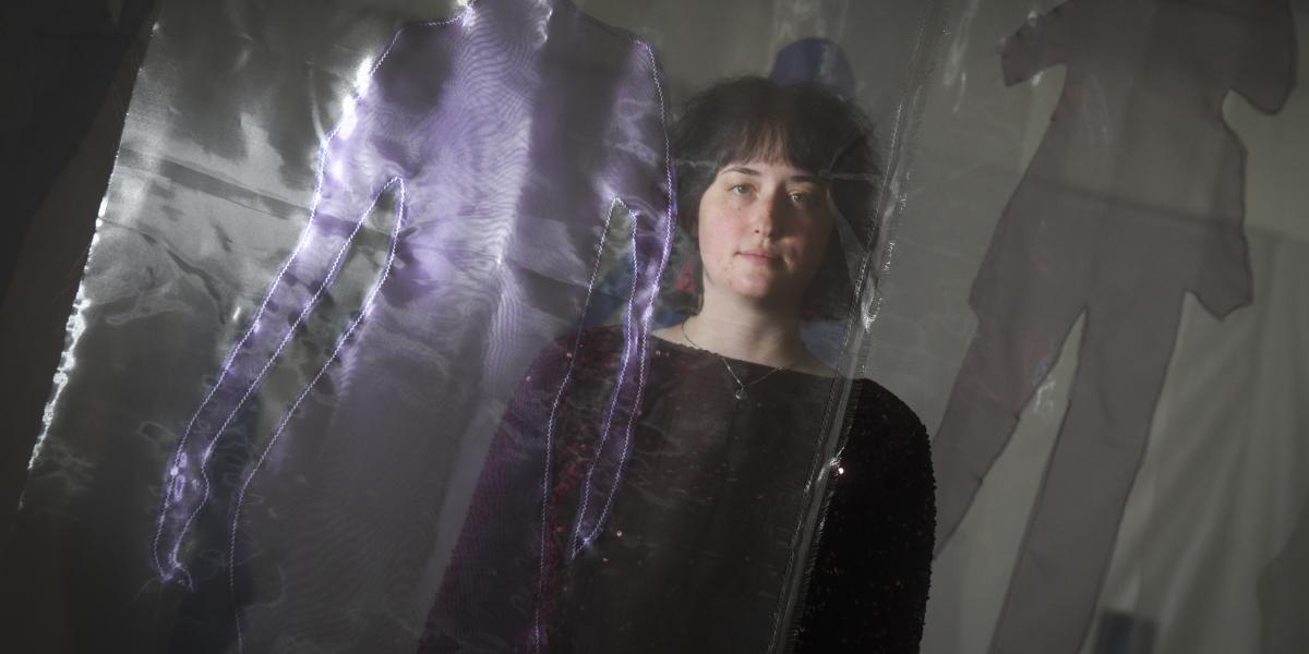 „A tárlatom fő üzenete, hogy merjünk beszélni a minket ért traumákról”