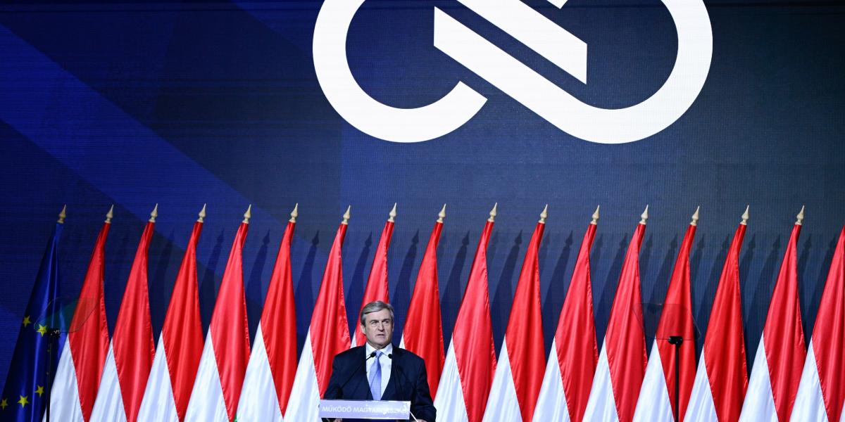 Kapitány István Magyar Péter évértékelője előtt a Hungexpón február 15-én 