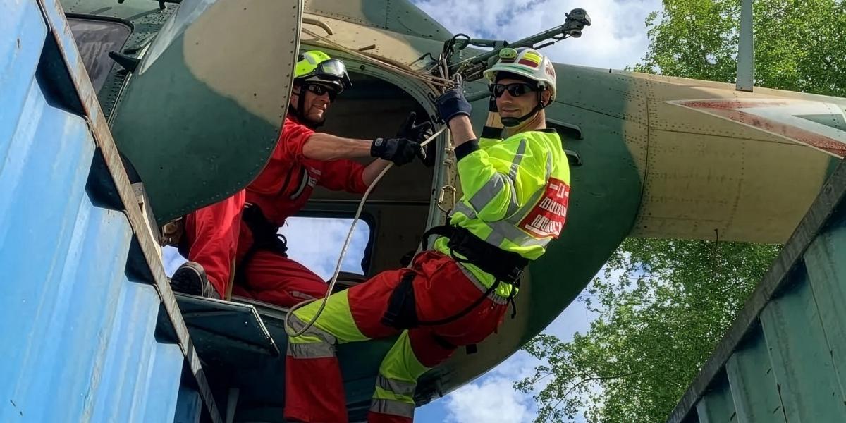 Nagy László és több száz fős csapata a Facebookon is keresi az eltűnteket