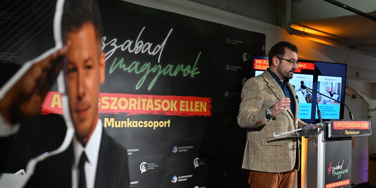 Szánthó Miklós, az Alapjogokért Központ fõigazgatója beszédet mond a #Szabad magyarok a megszorítások ellen munkacsoport alakuló ülésén a budapesti Bálnában 2025. december 10-én