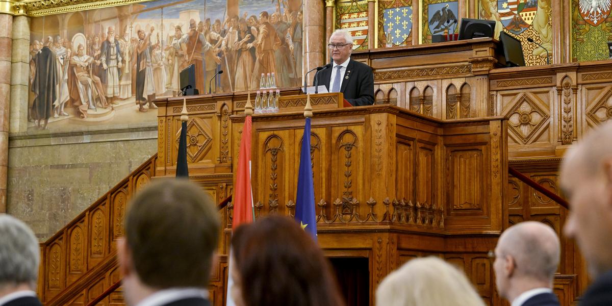 Ritter Imre a pulpituson. Az előző német képviselő volt fideszes polgármesterjelölt is