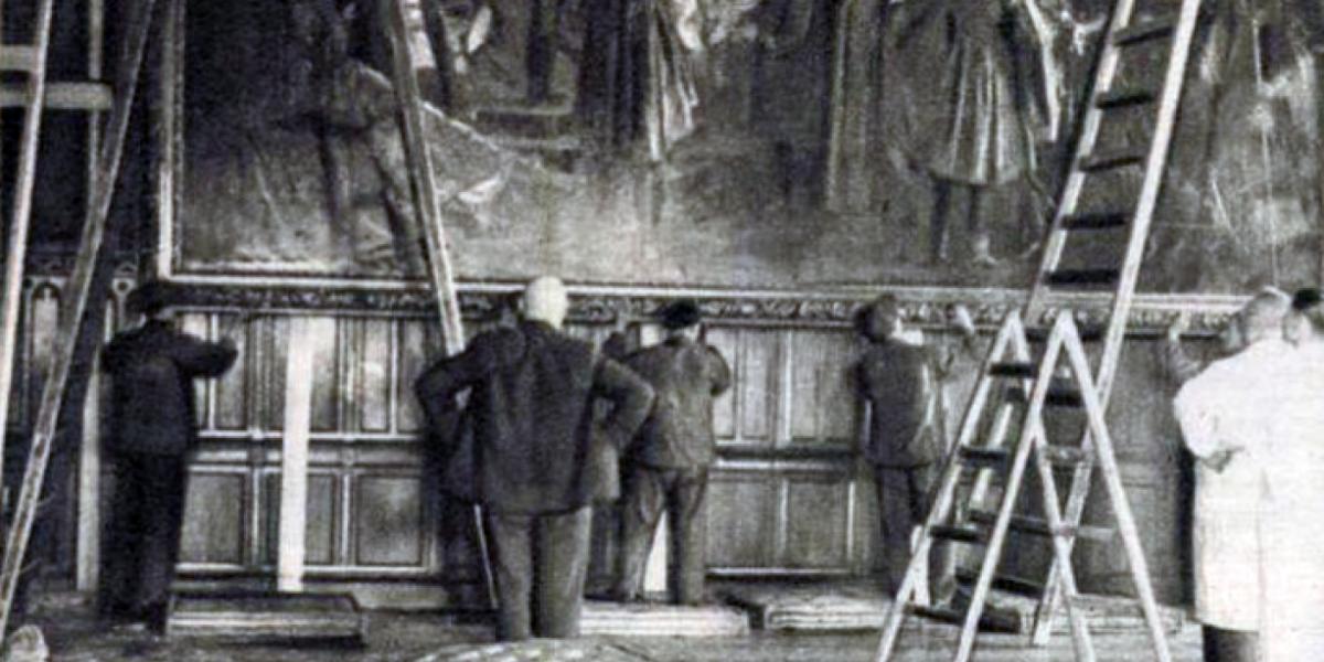 Leszedik a Benczúr-képet a parlamenti helyéről (1940), hogy a kormányzó húszéves jubileuma alkalmából átvigyék a királyi palotába