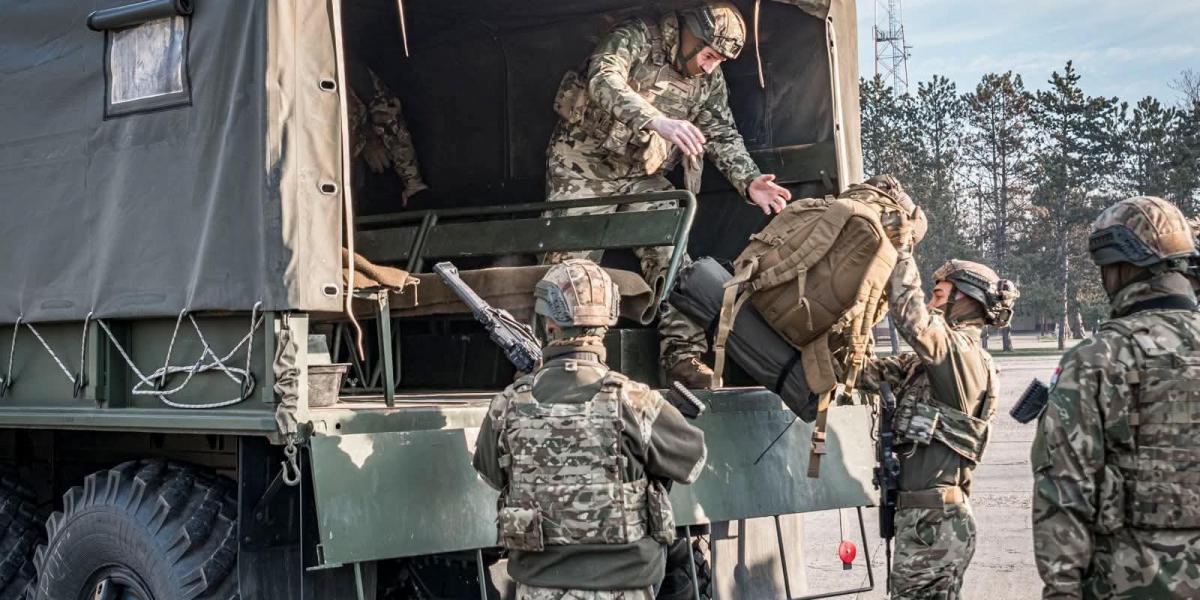  Indulnak a katonák az energetikai létesítményekhez