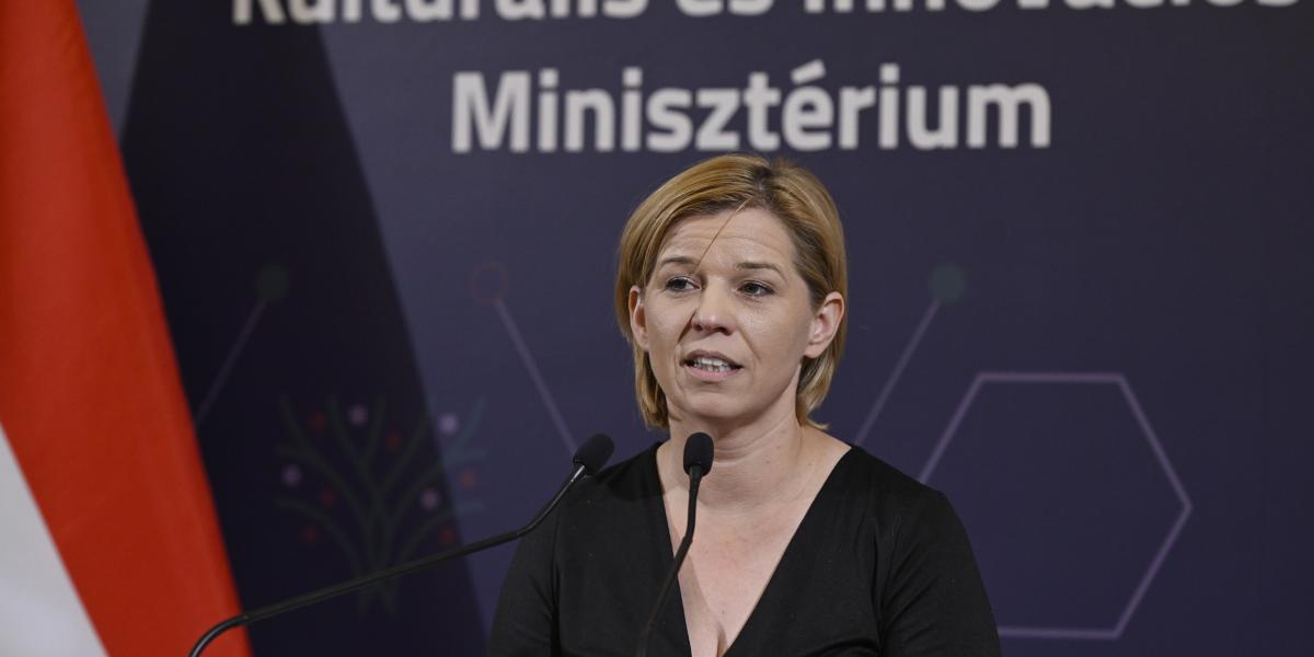 Varga-Bajusz Veronika felsőoktatásért, szak- és felnőttképzésért, fiatalokért felelős államtitkár