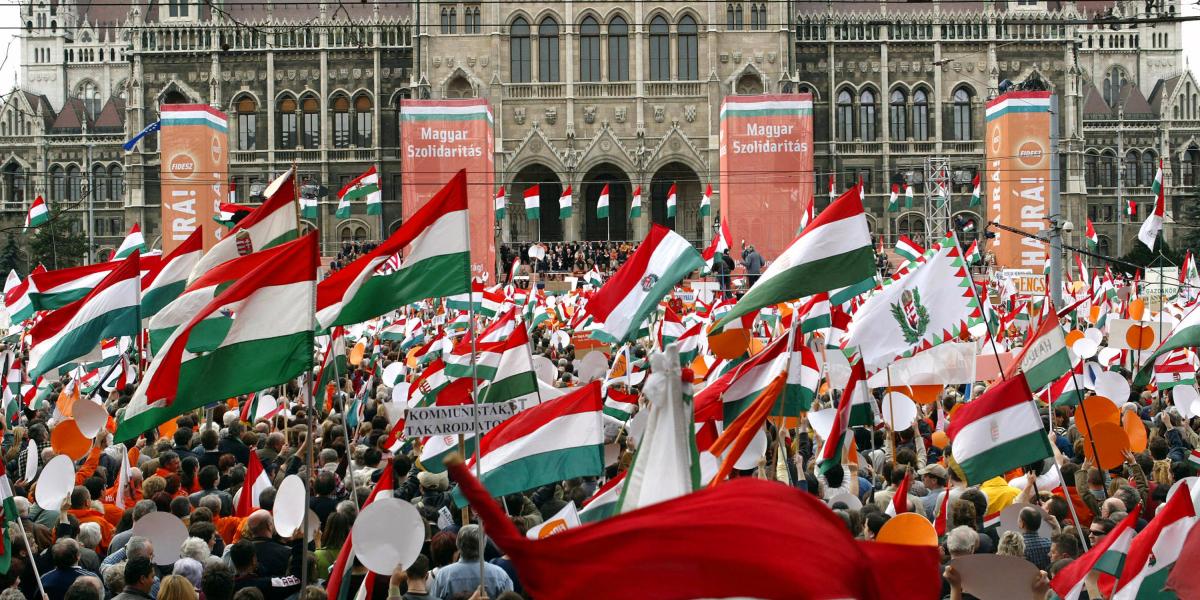 2006. április 2-a. Fidesz-gyűlés Budapesten, egy héttel a 20 évvel ezelőtti választás − akkor még létező − első fordulója előtt. Nagyot fordult a világ