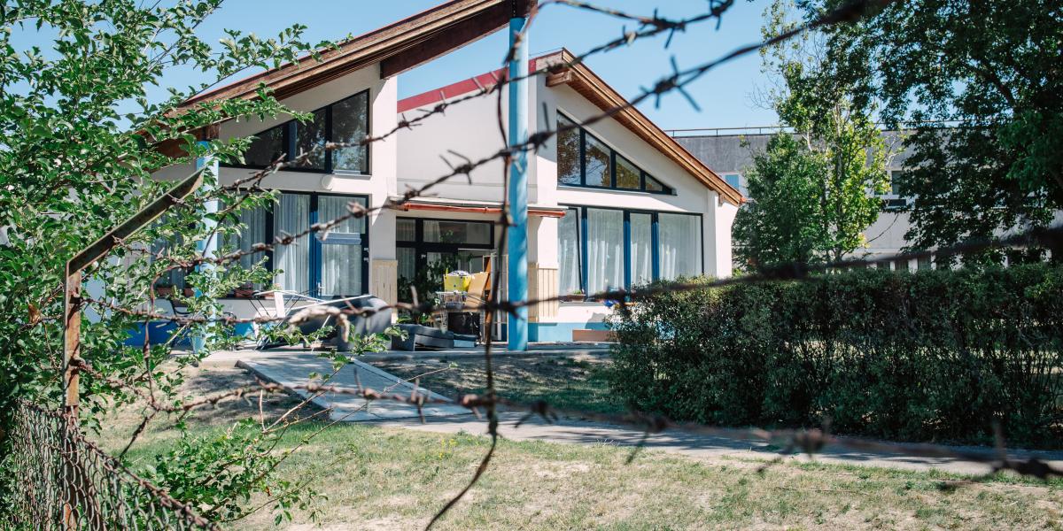 A szolnoki befogadóotthont többször be kellett zárni, mert nem volt elég dolgozó