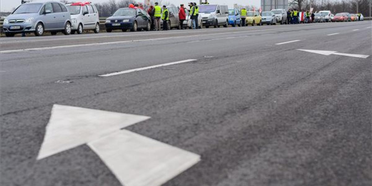 Az MSZP debreceni szervezete is tiltakozik az útdíj ellen. FOTÓ: MTI, Czeglédi Zsolt