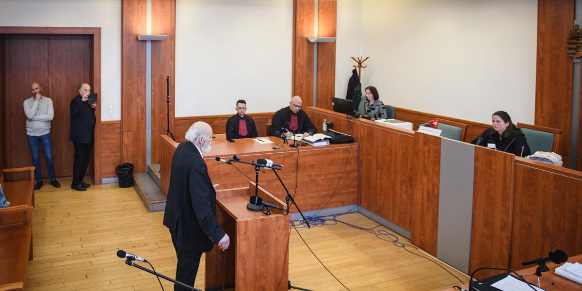 Iványi Gábor, a MET vezető lelkésze „hivatalos személy elleni erőszak” vádjával került bíróság elé