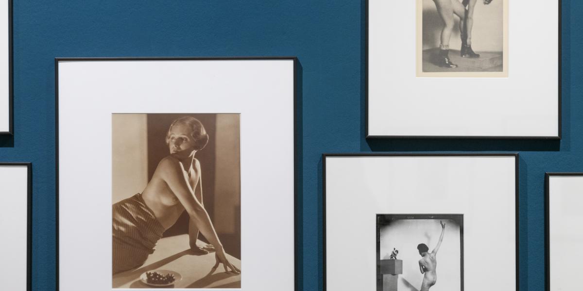 A kiállítás egyes képei még a XIX. századi festészeti ábrázolást tükrözik, míg mások a modernista fény-árnyékra épülnek