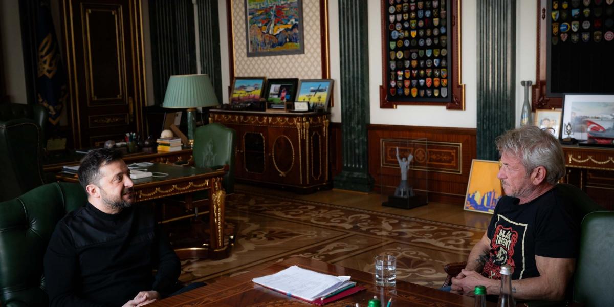 Volodimir Zelenszkij ukrán elnök és Sean Penn amerikai színész találkozója Ukrajnában.