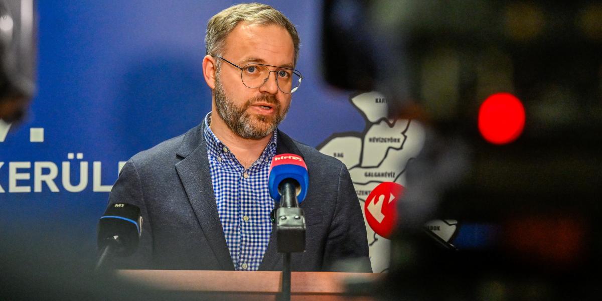 Orbán Balázs a kormánypártok országjárásának isaszegi sajtótájékoztatóján 2026. március 19-én.