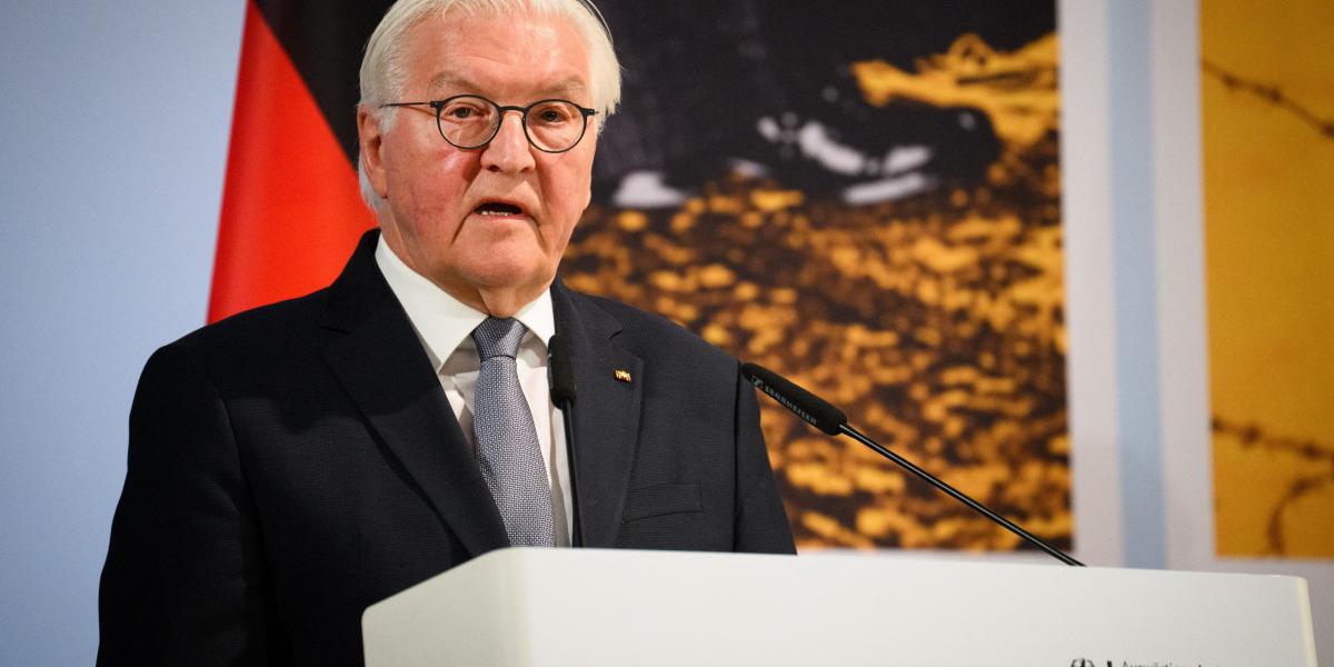Frank-Walter Steinmeier szövetségi elnök beszédet mond a "Köztársasági Külügyminisztérium újjáalapításának 75. évfordulója" című rendezvényen a Külügyminisztériumban, Berlinben, 2026. március 24-én.