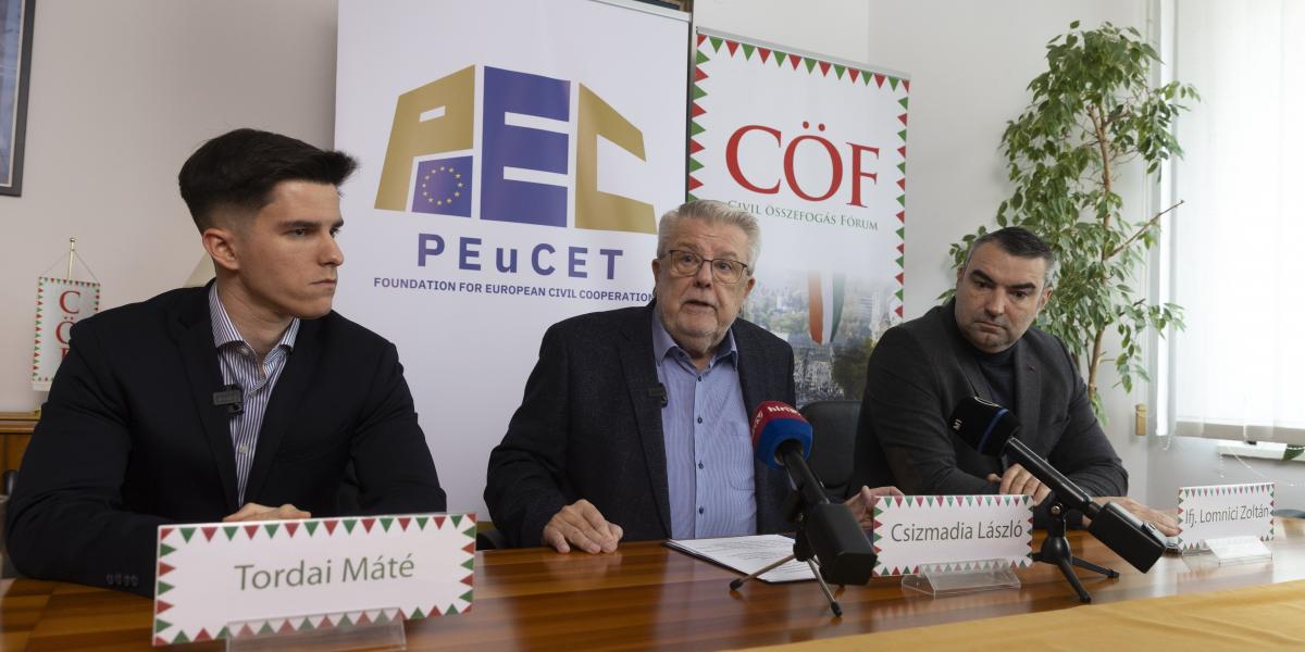 Csizmadia László (k), mellette Tordai Máté (b) és ifjabb Lomnici Zoltán (j). 2025. november 26-án.